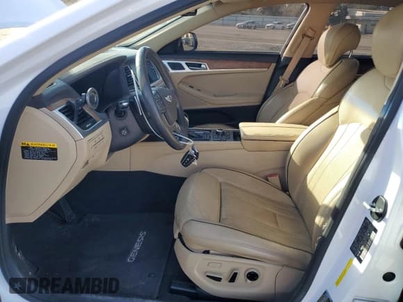 ✅ 2015 Hyundai Genesis 3.8L • VIN: KMHGN4JE2FU071599 • Lot: 46495095. Wystawiony na Copart z przebiegiem 92 581 mil. Bezpłatny archiwum sprzedaży aukcyjnych z USA i szczegółowy raport historii pojazdu na DreamBid. Zdjęcie 7.