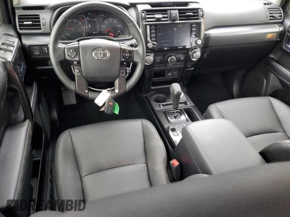 ✅ 2023 Toyota 4Runner 40th Anniversary Edition • VIN: JTEUU5JR5P6190719 • Lot: 45958565. Wystawiony na Copart z przebiegiem 6 054 mil. Bezpłatny archiwum sprzedaży aukcyjnych z USA i szczegółowy raport historii pojazdu na DreamBid. Zdjęcie 8.