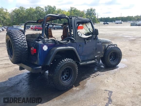 ✅ 1997 Jeep Wrangler SE • VIN: 1J4FY29P6VP488815 • Lot: 43177805. Wystawiony na IAAI z przebiegiem Nie podano. Bezpłatny archiwum sprzedaży aukcyjnych z USA i szczegółowy raport historii pojazdu na DreamBid. Zdjęcie 4.