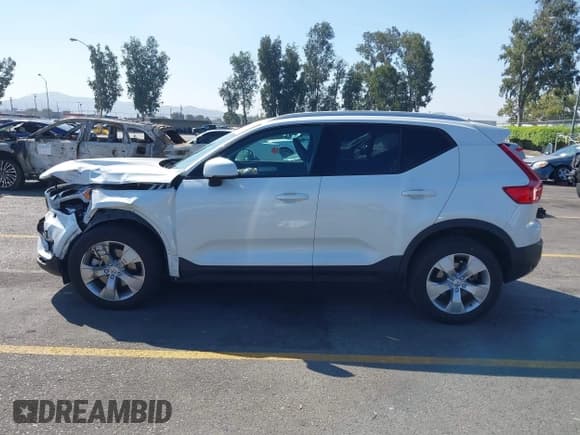 ✅ 2021 Volvo XC40 Momentum • VIN: YV4AC2HK1M2398873 • Лот: 43306125. Опубликован ранее на IAAI с пробегом 26 038 миль. Бесплатный доступ к архиву аукционных продаж из США и подробный отчёт об истории автомобиля на DreamBid. Изображение 14.