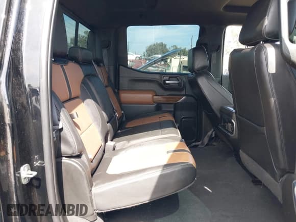 ✅ 2021 Chevrolet Silverado 1500 High Country • VIN: 1GCUYHEL2MZ404642 • Lot: 42301427. Wystawiony na IAAI z przebiegiem 42 691 mil. Bezpłatny archiwum sprzedaży aukcyjnych z USA i szczegółowy raport historii pojazdu na DreamBid. Zdjęcie 8.