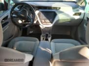 ✅ 2017 Chevrolet Bolt EV Premier • VIN: 1G1FX6S09H4178900 • Lot: 83892254. Wystawiony na Copart z przebiegiem Nie podano. Bezpłatny archiwum sprzedaży aukcyjnych z USA i szczegółowy raport historii pojazdu na DreamBid. Zdjęcie 8.