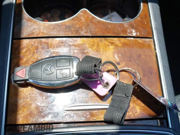 ✅ 2014 Mercedes-Benz E 350 • VIN: WDDKJ5KB1EF241464 • Lot: 42814261. Listed on IAAI with 196,459 mi. Free auction sales archive from the USA and detailed vehicle history report at DreamBid. Image 11.