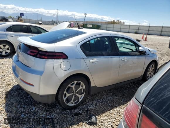 ✅ 2013 Chevrolet Volt • VIN: 1G1RB6E46DU116097 • Lot: 57447614. Wystawiony na Copart z przebiegiem 133 019 mil. Bezpłatny archiwum sprzedaży aukcyjnych z USA i szczegółowy raport historii pojazdu na DreamBid. Zdjęcie 3.