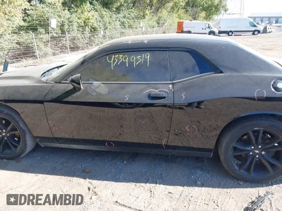 ✅ 2017 Dodge Challenger SXT Plus • VIN: 2C3CDZAG7HH554956 • Lot: 43399319. Wystawiony na IAAI z przebiegiem 150 288 mil mil. Skorzystaj z bezpłatnego archiwum sprzedaży aukcyjnych z USA i zobacz szczegółowy raport historii pojazdu na DreamBid. Zdjęcie 14.