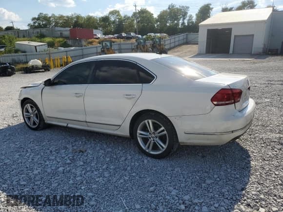 ✅ 2012 Volkswagen Passat SEL Premium • VIN: 1VWCN7A38CC016530 • Лот: 80809595. Опубликован ранее на Copart с пробегом 189 118 миль. Бесплатный доступ к архиву аукционных продаж из США и подробный отчёт об истории автомобиля на DreamBid. Изображение 2.
