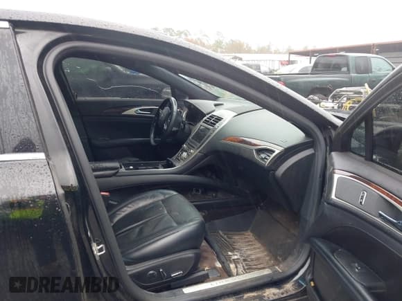 ✅ 2017 Lincoln MKZ Hybrid Reserve • VIN: 3LN6L5MU0HR602531 • Lot: 43642664. Wystawiony na IAAI z przebiegiem 247 032 mil. Bezpłatny archiwum sprzedaży aukcyjnych z USA i szczegółowy raport historii pojazdu na DreamBid. Zdjęcie 5.