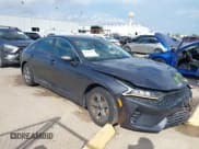 ✅ 2023 Kia K5 LXS • VIN: 5XXG14J28PG185894 • Lot: 43234470. Wystawiony na IAAI z przebiegiem 81 449 mil. Bezpłatny archiwum sprzedaży aukcyjnych z USA i szczegółowy raport historii pojazdu na DreamBid. Zdjęcie 1.