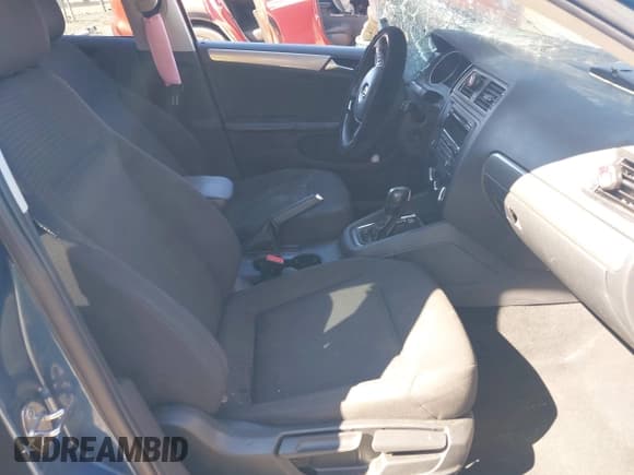 ✅ 2015 Volkswagen Jetta SE • VIN: 3VWD17AJ7FM414748 • Lot: 43479324. Wystawiony na IAAI z przebiegiem 166 379 mil. Bezpłatny archiwum sprzedaży aukcyjnych z USA i szczegółowy raport historii pojazdu na DreamBid. Zdjęcie 5.