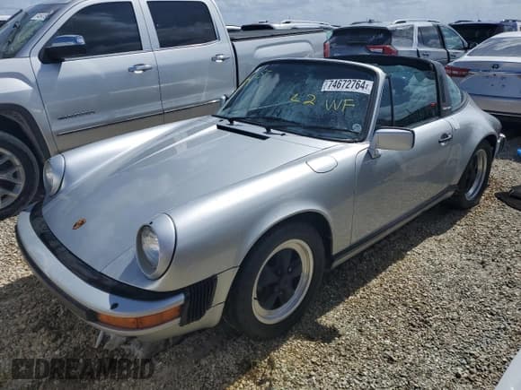✅ 1986 Porsche 911 • VIN: WP0EB0917GS161455 • Lot: 74672764. Wystawiony na Copart z przebiegiem 80 076 mil. Bezpłatny archiwum sprzedaży aukcyjnych z USA i szczegółowy raport historii pojazdu na DreamBid. Zdjęcie 1.