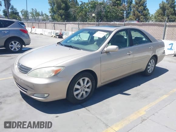 ✅ 2004 Toyota Camry LE • VIN: 4T1BF30K74U572784 • Lot: 42891746. Wystawiony na IAAI z przebiegiem 95 541 mil. Bezpłatny archiwum sprzedaży aukcyjnych z USA i szczegółowy raport historii pojazdu na DreamBid. Zdjęcie 2.