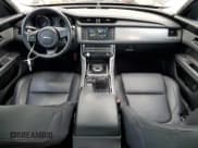 ✅ 2017 Jaguar XF • VIN: SAJBJ4BN1HCY33890 • Lot: 64069205. Wystawiony na Copart z przebiegiem 131 756 mil. Bezpłatny archiwum sprzedaży aukcyjnych z USA i szczegółowy raport historii pojazdu na DreamBid. Zdjęcie 8.