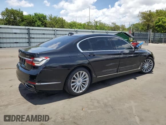 ✅ 2016 BMW 7 Series 740i • VIN: WBA7E2C58GG546644 • Лот: 58955835. Опубликован ранее на Copart с пробегом 90 671 миль. Бесплатный доступ к архиву аукционных продаж из США и подробный отчёт об истории автомобиля на DreamBid. Изображение 3.
