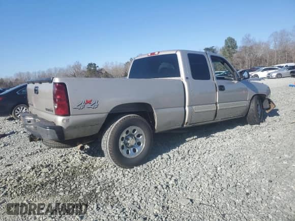 ✅ 2005 Chevrolet Silverado 1500 LS • VIN: 1GCEK19V15E228779 • Lot: 48576275. Wystawiony na Copart z przebiegiem Nie podano mil. Skorzystaj z bezpłatnego archiwum sprzedaży aukcyjnych z USA i zobacz szczegółowy raport historii pojazdu na DreamBid. Zdjęcie 3.