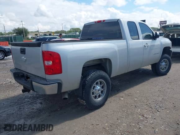 2010 Chevrolet Silverado 1500 LT с VIN 1GCSKSE33AZ173896, выставлен на аукционе IAAI как лот 43259193 с пробегом 143 529 миль миль и . История ставок и продаж доступна на DreamBid. Изображение 4.
