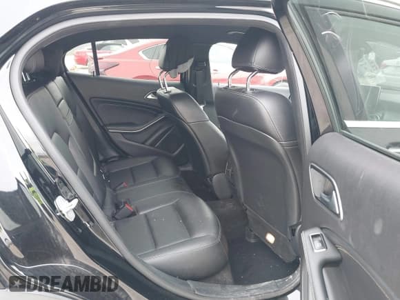 ✅ 2017 Mercedes-Benz GLA 250 • VIN: WDCTG4EB3HJ336350 • Lot: 41435827. Wystawiony na IAAI z przebiegiem 97 977 mil. Bezpłatny archiwum sprzedaży aukcyjnych z USA i szczegółowy raport historii pojazdu na DreamBid. Zdjęcie 8.