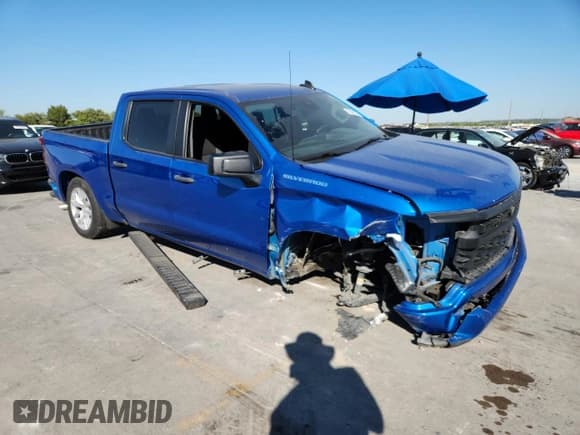 ✅ 2023 Chevrolet Silverado 1500 Custom • VIN: 3GCPABEK7PG160805 • Lot: 82481755. Wystawiony na Copart z przebiegiem 35 392 mil. Bezpłatny archiwum sprzedaży aukcyjnych z USA i szczegółowy raport historii pojazdu na DreamBid. Zdjęcie 4.