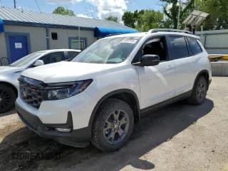 ✅ 2024 Honda Passport TrailSport • VIN: 5FNYF8H62RB021682 • Lot: 55662455. Wystawiony na Copart z przebiegiem 7 433 mil. Bezpłatny archiwum sprzedaży aukcyjnych z USA i szczegółowy raport historii pojazdu na DreamBid. Zdjęcie 1.
