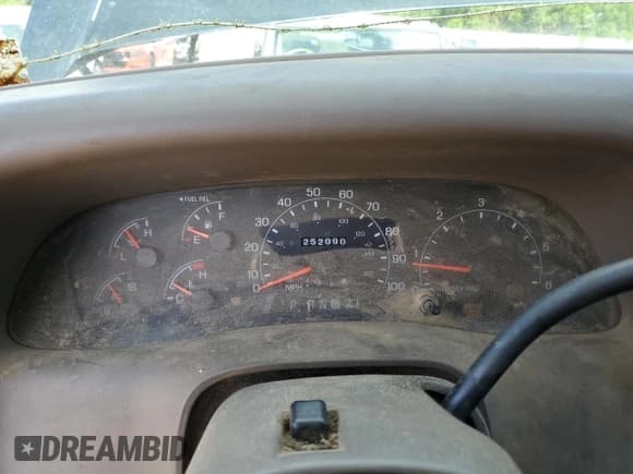 ✅ 2000 Ford F-250 XL • VIN: 1FTNX21S8YEB64818 • Lot: 54066885. Listed on Copart with 252,090 mi. Free auction sales archive from the USA and detailed vehicle history report at DreamBid. Image 9.