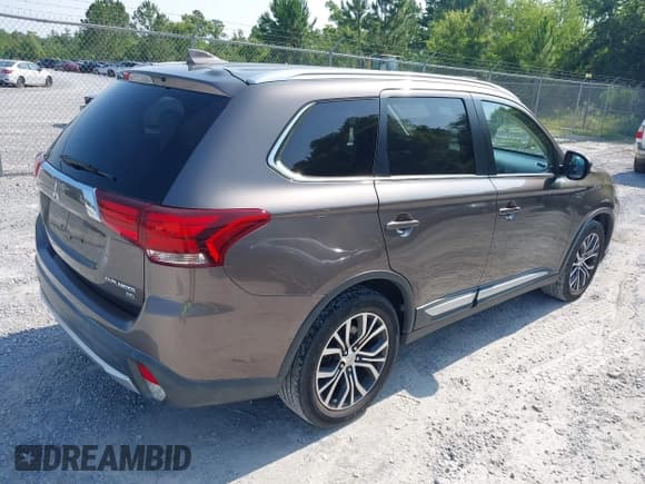 ✅ 2018 Mitsubishi Outlander SE • VIN: JA4AD3A36JZ003236 • Lot: 42413894. Wystawiony na IAAI z przebiegiem 88 903 mil. Bezpłatny archiwum sprzedaży aukcyjnych z USA i szczegółowy raport historii pojazdu na DreamBid. Zdjęcie 4.
