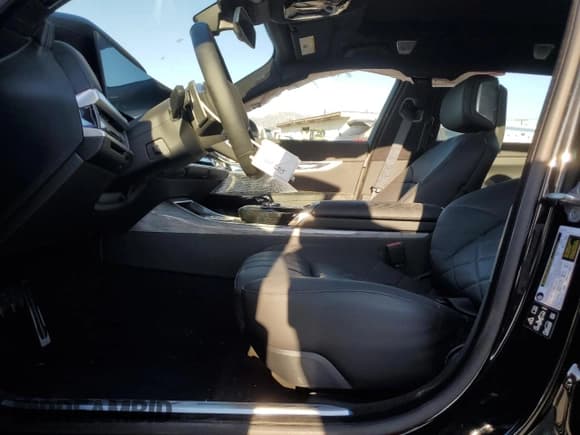 ✅ 2024 BMW 7 Series 760i xDrive • VIN: WBA33EJ01RCS87373 • Lot: 46626315. Wystawiony na Copart z przebiegiem Nie podano. Bezpłatny archiwum sprzedaży aukcyjnych z USA i szczegółowy raport historii pojazdu na DreamBid. Zdjęcie 7.