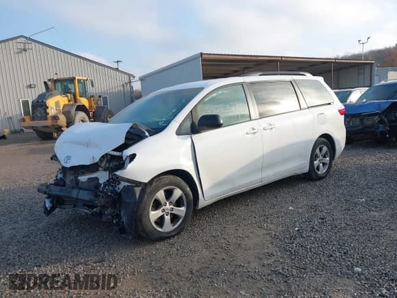 ✅ 2015 Toyota Sienna LE • VIN: 5TDKK3DC5FS576164 • Lot: 43730628. Listed on IAAI with 123,366 mi. Free auction sales archive from the USA and detailed vehicle history report at DreamBid. Image 17.