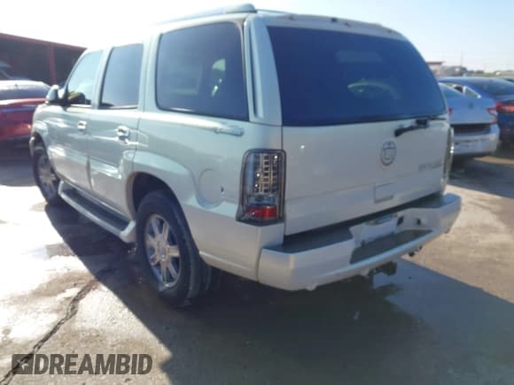 ✅ 2004 Cadillac Escalade • VIN: 1GYEK63N84R117718 • Lot: 43821005. Listed on IAAI with 177,761 mi. Free auction sales archive from the USA and detailed vehicle history report at DreamBid. Image 3.