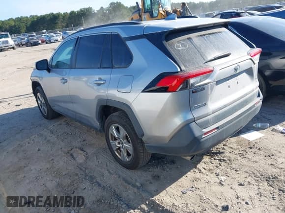 ✅ 2020 Toyota RAV4 XLE • VIN: 2T3P1RFV4LC128312 • Lot: 43288238. Listed on IAAI with 103,710 mi. Free auction sales archive from the USA and detailed vehicle history report at DreamBid. Image 3.