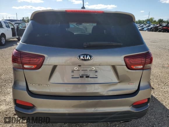 ✅ 2019 Kia Sorento LX • VIN: 5XYPG4A30KG553464 • Lot: 70380475. Listed on Copart with 93,324 mi. Free auction sales archive from the USA and detailed vehicle history report at DreamBid. Image 6.