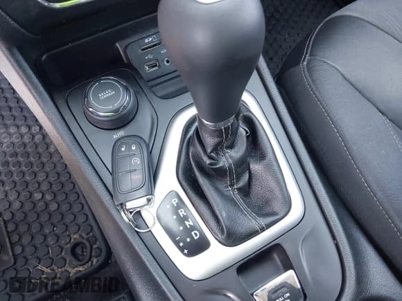 ✅ 2018 Jeep Cherokee Latitude Plus • VIN: 1C4PJMLX6JD515672 • Lot: 42791210. Listed on IAAI with 96,950 mi. Free auction sales archive from the USA and detailed vehicle history report at DreamBid. Image 11.