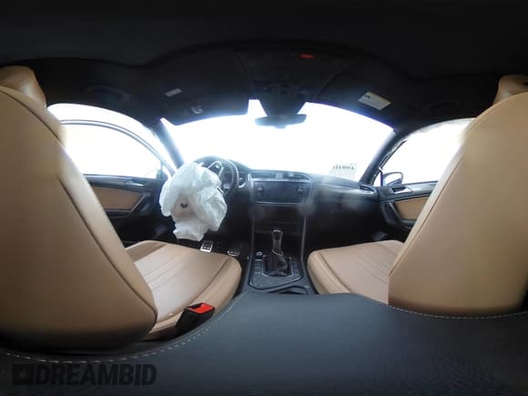 ✅ 2023 Volkswagen Tiguan SE R-Line Black • VIN: 3VVCB7AXXPM014458 • Lot: 43084168. Wystawiony na IAAI z przebiegiem 26 374 mil. Bezpłatny archiwum sprzedaży aukcyjnych z USA i szczegółowy raport historii pojazdu na DreamBid. Zdjęcie 18.