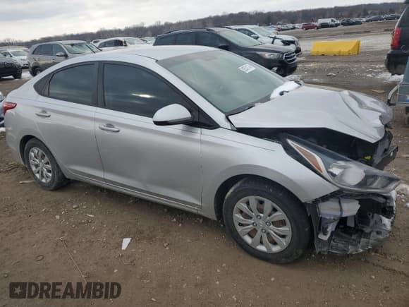 ✅ 2018 Hyundai Accent SE • VIN: 3KPC24A3XJE017078 • Лот: 82551174. Опубликован ранее на Copart с пробегом 89 626 миль. Бесплатный доступ к архиву аукционных продаж из США и подробный отчёт об истории автомобиля на DreamBid. Изображение 4.