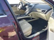 ✅ 2013 Lincoln MKZ Hybrid • VIN: 3LN6L2LU6DR823433 • Lot: 43593364. Wystawiony na IAAI z przebiegiem 200 198 mil. Bezpłatny archiwum sprzedaży aukcyjnych z USA i szczegółowy raport historii pojazdu na DreamBid. Zdjęcie 5.