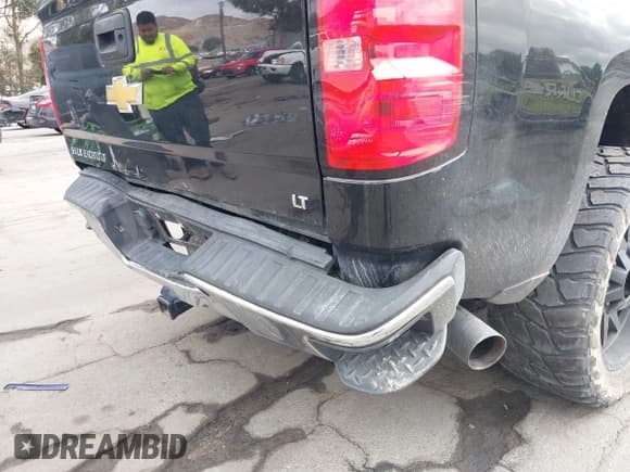 ✅ 2018 Chevrolet Silverado 1500 LT • VIN: 3GCPCREC7JG602033 • Lot: 43407063. Wystawiony na IAAI z przebiegiem 81 468 mil. Bezpłatny archiwum sprzedaży aukcyjnych z USA i szczegółowy raport historii pojazdu na DreamBid. Zdjęcie 18.