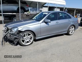 ✅ 2014 Mercedes-Benz C 350 Sport • VIN: WDDGF5HB9EA957329 • Lot: 58624315. Wystawiony na Copart z przebiegiem 189 748 mil. Bezpłatny archiwum sprzedaży aukcyjnych z USA i szczegółowy raport historii pojazdu na DreamBid. Zdjęcie 1.