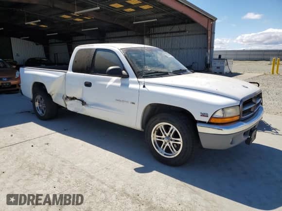 1999 Dodge Dakota SLT z VIN 1B7GL22Y5XS140838, wystawiony jako Copart lot #80016635 z przebiegiem 134 231 mil mil oraz Czysty tytuł • Clean title. Historia ofert i sprzedaży dostępna na DreamBid. Obrazek 4.