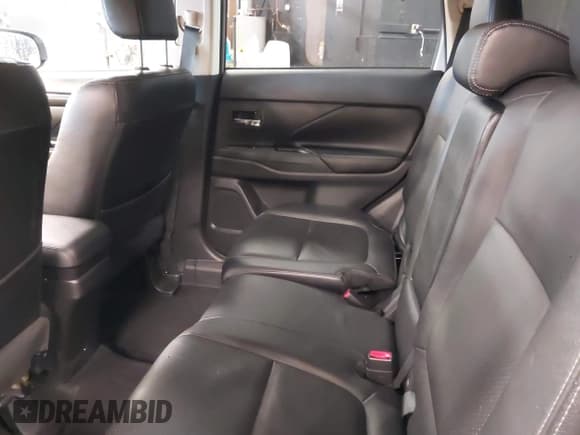 ✅ 2016 Mitsubishi Outlander SE • VIN: JA4AZ3A38GZ036751 • Lot: 42511953. Listed on IAAI with 110,266 mi. Free auction sales archive from the USA and detailed vehicle history report at DreamBid. Image 8.