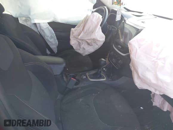 ✅ 2017 Jeep Cherokee Latitude • VIN: 1C4PJMCB2HW615318 • Лот: 42600647. Опубликован ранее на IAAI с пробегом 107 719 миль. Бесплатный доступ к архиву аукционных продаж из США и подробный отчёт об истории автомобиля на DreamBid. Изображение 5.