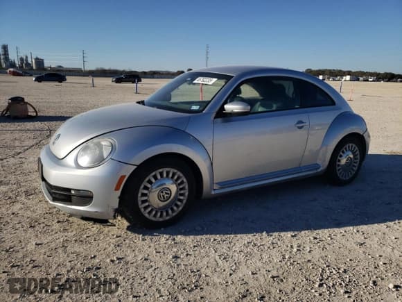 ✅ 2014 Volkswagen Beetle 1.8T • VIN: 3VWJ07AT1EM661186 • Lot: 46792235. Listed on Copart with 136,315 mi. Free auction sales archive from the USA and detailed vehicle history report at DreamBid. Image 1.