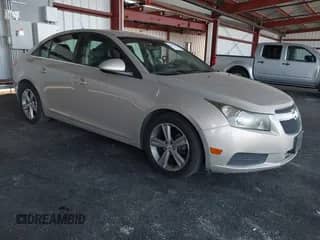 2012 Chevrolet Cruze 2LT z VIN 1G1PG5SC9C7236780, wystawiony jako IAAI lot #43240700 z przebiegiem 145 340 mil mil oraz . Historia ofert i sprzedaży dostępna na DreamBid. Obrazek 1.