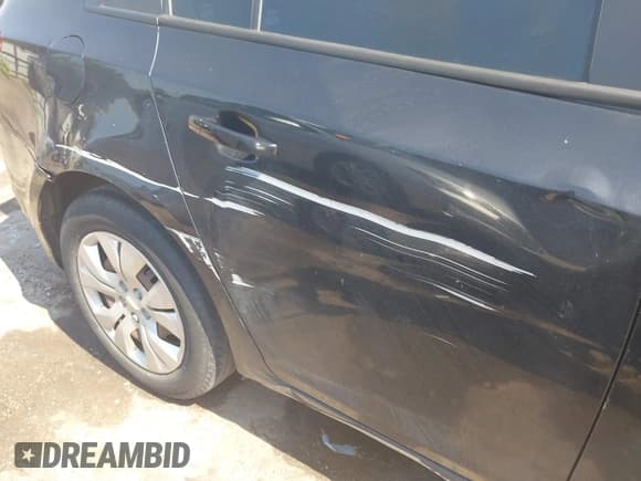 ✅ 2016 Chevrolet Cruze LS • VIN: 1G1PB5SH2G7187261 • Lot: 42927213. Listed on IAAI with 124,909 mi. Free auction sales archive from the USA and detailed vehicle history report at DreamBid. Image 6.