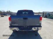 ✅ 2010 Toyota Tundra • VIN: 5TFDY5F14AX151083 • Lot: 41812131. Wystawiony na IAAI z przebiegiem 285 537 mil. Bezpłatny archiwum sprzedaży aukcyjnych z USA i szczegółowy raport historii pojazdu na DreamBid. Zdjęcie 16.