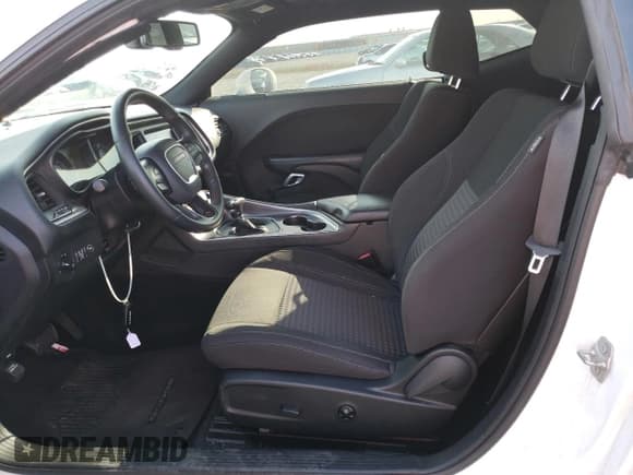 ✅ 2017 Dodge Challenger SXT • VIN: 2C3CDZAG4HH573206 • Lot: 45562223. Wystawiony na Copart z przebiegiem 70 502 mil. Bezpłatny archiwum sprzedaży aukcyjnych z USA i szczegółowy raport historii pojazdu na DreamBid. Zdjęcie 7.