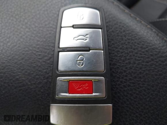 ✅ 2011 Volkswagen CC Sport • VIN: WVWMN7AN8BE718083 • Lot: 43747133. Wystawiony na IAAI z przebiegiem 105 956 mil. Bezpłatny archiwum sprzedaży aukcyjnych z USA i szczegółowy raport historii pojazdu na DreamBid. Zdjęcie 11.