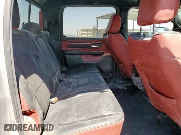 2025 Ram 1500 Rebel z VIN 1C6SRFLP0SN570460, wystawiony jako Copart lot #60926435 z przebiegiem 35 584 mil mil oraz Czysty tytuł • Clean title. Historia ofert i sprzedaży dostępna na DreamBid. Obrazek 10.