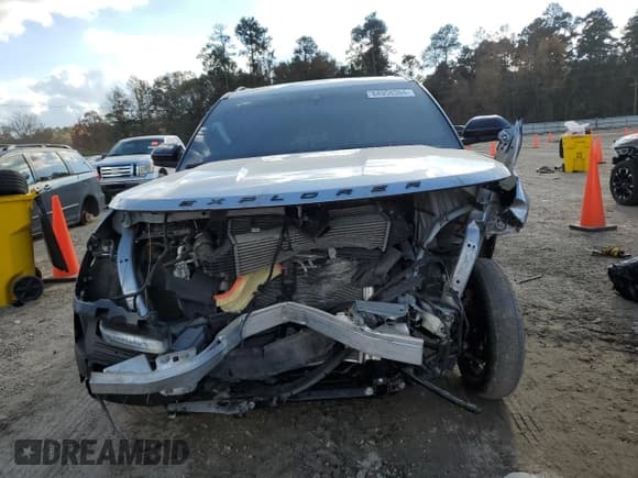 ✅ 2022 Ford Explorer ST-Line • VIN: 1FMSK7KH3NGC31810 • Lot: 84958304. Wystawiony na Copart z przebiegiem 42 593 mil. Bezpłatny archiwum sprzedaży aukcyjnych z USA i szczegółowy raport historii pojazdu na DreamBid. Zdjęcie 5.