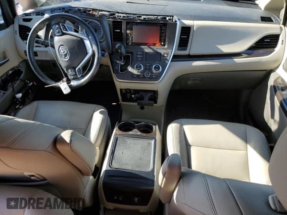 ✅ 2020 Toyota Sienna XLE Premium • VIN: 5TDYZ3DC0LS043799 • Lot: 92806855. Listed on Copart with 92,475 mi. Free auction sales archive from the USA and detailed vehicle history report at DreamBid. Image 8.