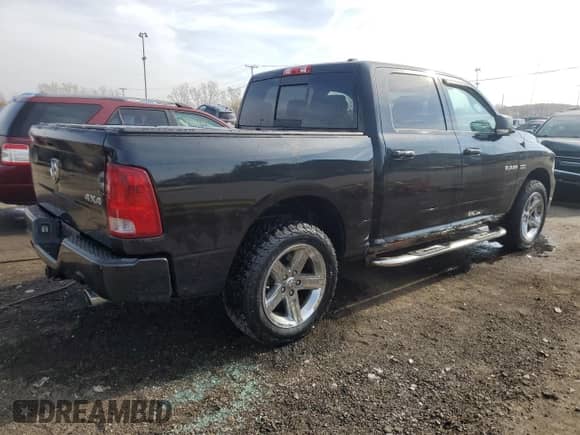 2010 Dodge 1500 Laramie z VIN 1D7RV1CT5AS253587, wystawiony jako Copart lot #77984514 z przebiegiem 100 602 mil mil oraz Czysty tytuł • Clean title. Historia ofert i sprzedaży dostępna na DreamBid. Obrazek 3.
