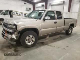 1999 Chevrolet Silverado 2500 LS z VIN 1GCGK29U5XE212688, wystawiony jako Copart lot #51125315 z przebiegiem 155 155 mil mil oraz Szkoda całkowita • Salvage title. Historia ofert i sprzedaży dostępna na DreamBid. Obrazek 1.
