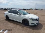 ✅ 2019 Volkswagen Jetta SEL • VIN: 3VWE57BU6KM039012 • Лот: 43224813. Опубликован ранее на IAAI с пробегом 87 565 миль. Бесплатный доступ к архиву аукционных продаж из США и подробный отчёт об истории автомобиля на DreamBid. Изображение 1.